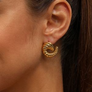 Boucles d'oreilles tendance en spirale en acier inoxydable plaqué or PVD 18 carats pour femmes, bijoux étanches, clous d'oreilles géométriques - Product Image 3