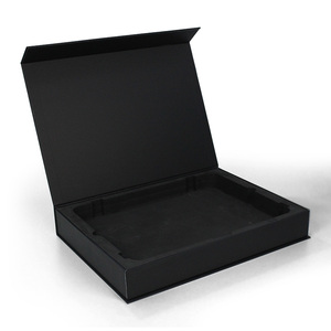 Caja de Regalo Magnética de Cartón Rígido Personalizada con Logotipo, Inserto de Espuma EVA, Grabado en Relieve y Laminado Mate - Product Image 1