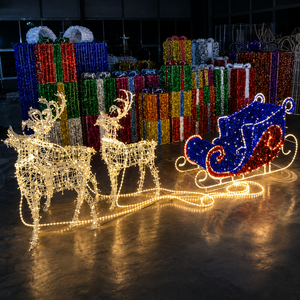Décor de Noël extérieur avec traîneau du Père Noël et éclairage LED - Product Image 1