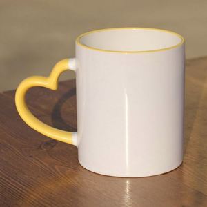 Mug en céramique blanc vierge de qualité supérieure avec poignée en forme de cœur colorée pour sublimation, idéal pour les cadeaux de mariage - Product Image 4