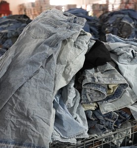 Faldas Vaqueras de Segunda Mano Directo de Fábrica para Mujer, Faldas Vaqueras Vintage para Uso Casual, Estilo Urbano y Venta al Por Mayor - Product Image 3