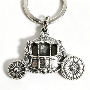 Llavero de aleación de zinc vintage con forma 3D de carruaje, amuleto metálico, regalo de recuerdo - Product Image 3