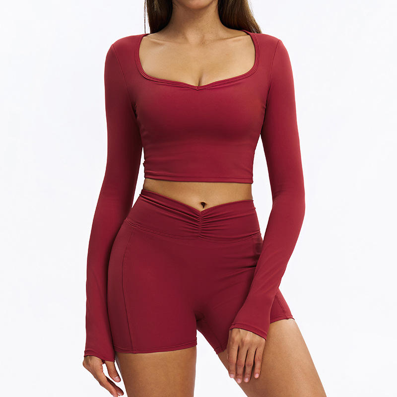 สีแดง + ด้านบน + กางเกงขาสั้น