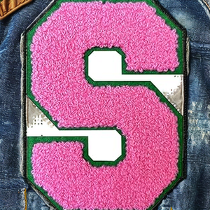 Parches Termoadhesivos de Letras y Números Ingleses en Chenilla Blanca y Roja al por Mayor para Bolsos, Sombreros y Decoración del Hogar - Bordado DIY para Coser - Product Image 2