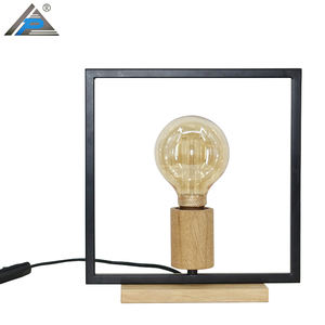 Mini <span class=keywords><strong>lampe</strong></span> de table vintage: construction en laiton de style victorien avec des détails ornés pour les tables d'appoint et les affichages de décoration intérieure antique - Product Image 3