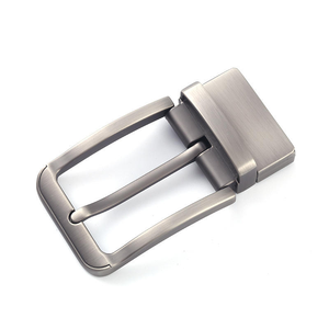 Hebilla Plana de Aleación de Zinc Pulida con Acabado Dorado para Cinturones de Vestir Formales, Herrajes de Marca para Negocios, Directo de Fábrica, OEM, Logotipo Personalizado - Product Image 2