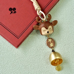 Pendentif en bois en forme de petit cerf, mignon, dessin animé, cadeau pour filles, amies, professeurs, camarades de classe - Product Image 3