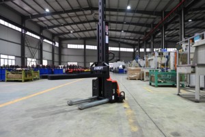 Empilhadeira Elétrica Autocarregável HELI 1300KG 1500kg Capacidade de Elevação Empilhadeira Portátil para Logística de Armazém e Fabricação - Product Image 3
