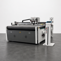 Table de découpe CNC vibrante à haute précision pour boîtes en carton avec couteau oscillant et caméra CCD