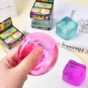 En stock, prix de gros : Boîte de présentation de balles sensorielles à presser en maltose, anti-stress et anti-anxiété, jouets soupleurs anti-stress, jouets en forme de glaçon, en coffret cadeau - Product Image 5