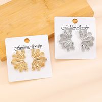 Boucles d'oreilles clous en alliage plaqué or - Feuille creuse 3D et texture éventail, style chic bohème pour femme