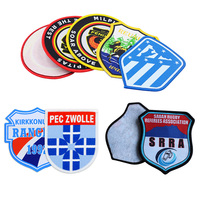Étiquettes de vêtements en polyester haute densité lavables, brodées sur mesure, marque Reuners, vente en gros d'usine, logo personnalisé tissé