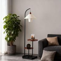 Lampe sur pied en bois et métal avec étagères et abat-jour en tissu pour salon, chambre à coucher, chevet - Prix d'usine en gros