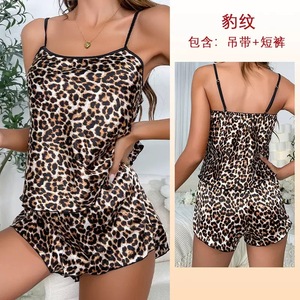 Ensemble de pyjama en satin deux pièces sexy à imprimé floral romantique français et imprimé léopard, avec short et caraco, pour le commerce transfrontalier - Product Image 4