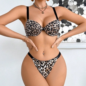 Conjunto de sujetador push-up y tanga de color liso para mujer - Product Image 4