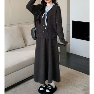 Ensemble tricoté doux et rétro pour <span class=keywords><strong>femme</strong></span>, avec boutons, au-dessus du genou, pour un look jeune et élégant, Nouvelle Collection Hiver 2025, Cardigan et Jupe deux pièces - Product Image 2