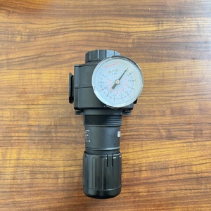 Régulateur à usage général Excelon avec manomètre, modèle R74G-6AK-RMG R74G-6GK-NMN, en stock - Product Image 2