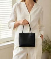 Petit sac à main en cuir d'agneau véritable | Sac fourre-tout minimaliste pour le travail | Sac de poitrine pour femme | Sac à main de luxe pour femmes | Sac à main décontracté