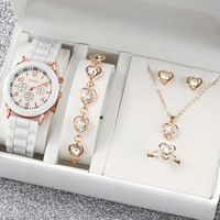 Nouvelle montre à quartz pour femmes senior sense simple classique bracelet en cuir imitation montre ensemble pour femmes