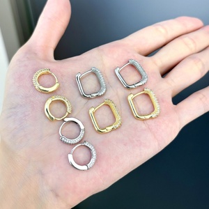 Boucles d'oreilles Huggie tendance géométriques en laiton plaqué or et argent avec zircon, bijoux fantaisie unisexe JXX en gros - Product Image 2