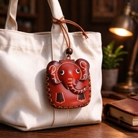 Porte-clés mini pochette éléphant mignon en cuir fait main, breloque de sac animal, pendentif décoratif artisanal pour rétroviseur de voiture, cadeau promotionnel