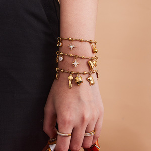 Regalos <span class=keywords><strong>de</strong></span> Navidad <span class=keywords><strong>de</strong></span> alta calidad Chapado en PVD 18 oro <span class=keywords><strong>pulsera</strong></span> <span class=keywords><strong>de</strong></span> acero inoxidable circón borla corazón Jingle Bell encantos <span class=keywords><strong>pulsera</strong></span> Mujer - Product Image 3