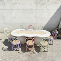 Table de fête pour enfants en rotin naturel, forme cacahuète, 8 places, intérieur/extérieur, blanc pastel, mobilier pour événements d'enfants, pour salle de jeux
