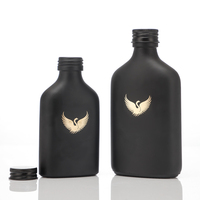 Bouteille en verre à liqueur plate noire mate avec logo personnalisé, 50 ml, 100 ml, 150 ml, bouchon à vis, support pour boîte cadeau personnalisée, étiquette privée