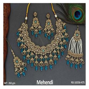 Majestic Mehendi Conjunto de joyas nupciales con cuentas azules verde azulado y trabajo Kundan Perfecto para la elegancia tradicional de la boda - Product Image 1