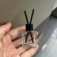 Bouteille d'aromathérapie pour voiture en verre de 8 ml avec bouchon à vis et clip de fixation, mini diffuseur de parfum pour voiture