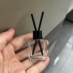 Frasco de Aromaterapia para Carro de 8ml com Tampa Rosqueada e Clipe de Fixação, Mini Difusor de Perfume para Carro - Product Image 5