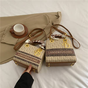 Sac à main fourre-tout décontracté en PU pour femme, modèle 2015, avec motif géométrique, fermeture magnétique, grande capacité, idéal pour la plage - Product Image 6