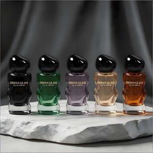 Nuevo Diseño de Botella de <span class=keywords><strong>Perfume</strong></span> Cilíndrica de Vidrio de 50 ml con Superficie Ondulada Irregular, Colorida, Vacía, con Tapa de Pulverización - Product Image 1
