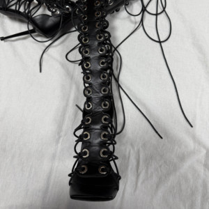 סנדלי נשים אופנתיים וסקסיים עם עקב סופר גבוה, שרוכים, עיטורי מתכת, קצה מרובע, מתאימים למסיבות - Product Image 6