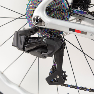Bicicleta de Carretera de 24 Velocidades con Horquilla de Fibra de Carbono 105/R7170 para Frenos de Disco Hidráulicos CYCLONE-3rd R7170-24S, Di2 Big, Llanta de Carbono y Wave 24 Velocidades - Product Image 3