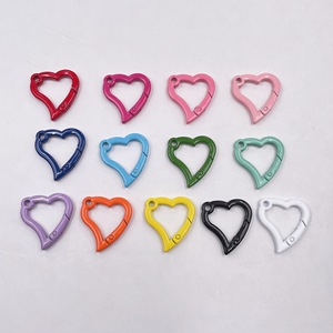 Heart Shaped Zinc Alloy Carabiner Keychain 30mm Fashion Metal <b>Key</b> <b>Ring</b> For <b>Bag</b> And Car <b>Keys</b> - Product Image 1
