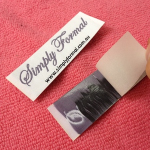 Etichetta Tessuta Damascata con Incollatura a Caldo Tagliata al Laser, Lavabile e Termoadesiva per Colletti di Abbigliamento e <span class=keywords><strong>Scarpe</strong></span> - Product Image 4