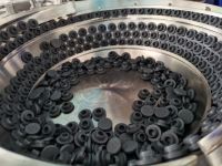 Machine de remplissage, de scellage et d'étiquetage de bouteilles en verre à prix d'usine, remplisseuse et scelleuse de bouteilles en verre avec certifications CE et ISO