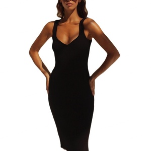 เดรสไหมพรมทรงเอเข้ารูปสีพื้นแบบเรียบง่าย ความยาวปานกลาง คอวี แขนกุด กระชับสะโพก สไตล์เซ็กซี่สำหรับฤดูร้อน รับผลิตตามสั่งขายส่ง - Product Image 1