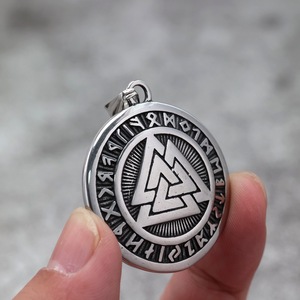 Collar con Colgante de Acero Inoxidable Estilo Nórdico Retro, Amuleto Vikingo con Runas, Diseño Geométrico, Unisex, para Regalo - Product Image 4