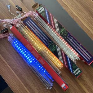Lumières de Noël à Led 8 tubes 50cm Lampes de Jardin à Led Extérieures Prise UE 220V Lumières Décoratives d'Arbre de Noël Douche Chaude Pluie - Product Image 6