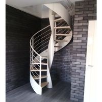 Escalier intérieur en bois courbé durable, design moderne, en fer forgé