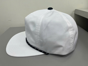Casquettes pour hommes personnalisables, blanches, en nylon, à 5 ou 6 panneaux, classiques, non structurées, imperméables, à fermeture snapback, à visière plate - Product Image 5