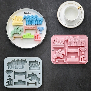 Molde de silicona de 8 cavidades con temática de carreras de caballos en stock para pasteles de chocolate, cubitos de hielo, gelatinas y caramelos. Molde de silicona para carreras de caballos. - Product Image 3