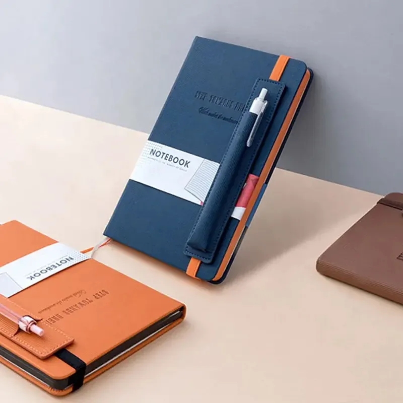 Cuaderno diario de cuero PU suave de gran oferta con bolsa para bolígrafos A5, agenda planificadora personalizada, libro