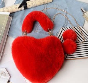 กระเป๋าถือกำมะหยี่รูปหัวใจสำหรับเด็กผู้หญิงของขวัญน่ารักกระเป๋าผู้หญิงขนเทียมสะพายข้าง - Product Image 4