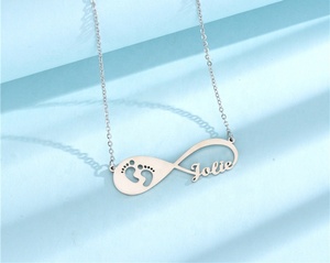 Collar Infinito Personalizado de Acero Inoxidable con Nombre y Fuente a Elección para Niños - Joyería para Bodas, Compromisos y Fiestas - Product Image 3