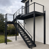 Escalier extérieur en acier de style industriel moderne pour résidence de jardin, conception usine