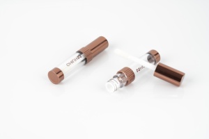 Tubos <span class=keywords><strong>de</strong></span> Brillo Labial Cilíndricos <span class=keywords><strong>de</strong></span> <span class=keywords><strong>Aluminio</strong></span> y Plástico Transparente Personalizables con Tapa y Brocha, Envase Cosmético para Lápiz Labial con Diseño Acanalado en Oro Rosa - Product Image 2