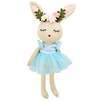 Vente en gros Lapin de Pâques Peluche Crochet Animaux en peluche Changealbe Tricoté à la main Bébé Playmate Lapin avec fleur Robe Poupée